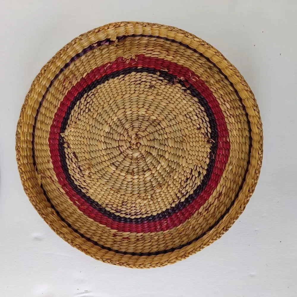 Woven natural Grass Basket w/ Lid red geometric design 3
